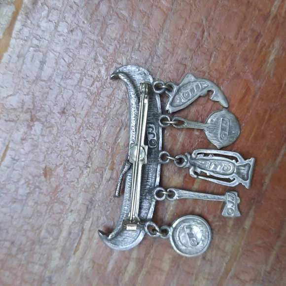 BOGO. Camping themed brooch - Picture 2 of 5